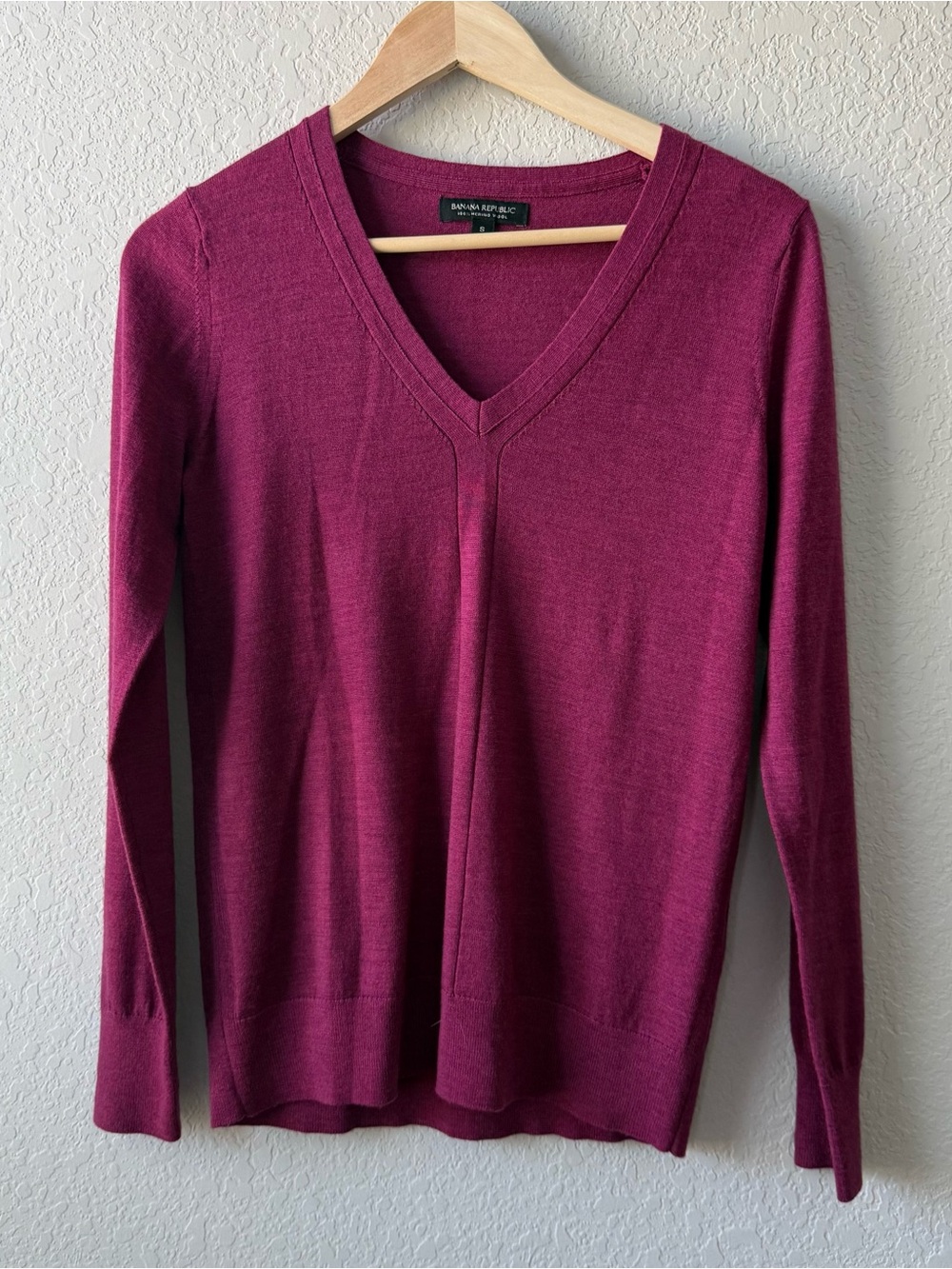 Banana Republic Women 100% Merino‎ Wool V-Neck Sweater - Plum
